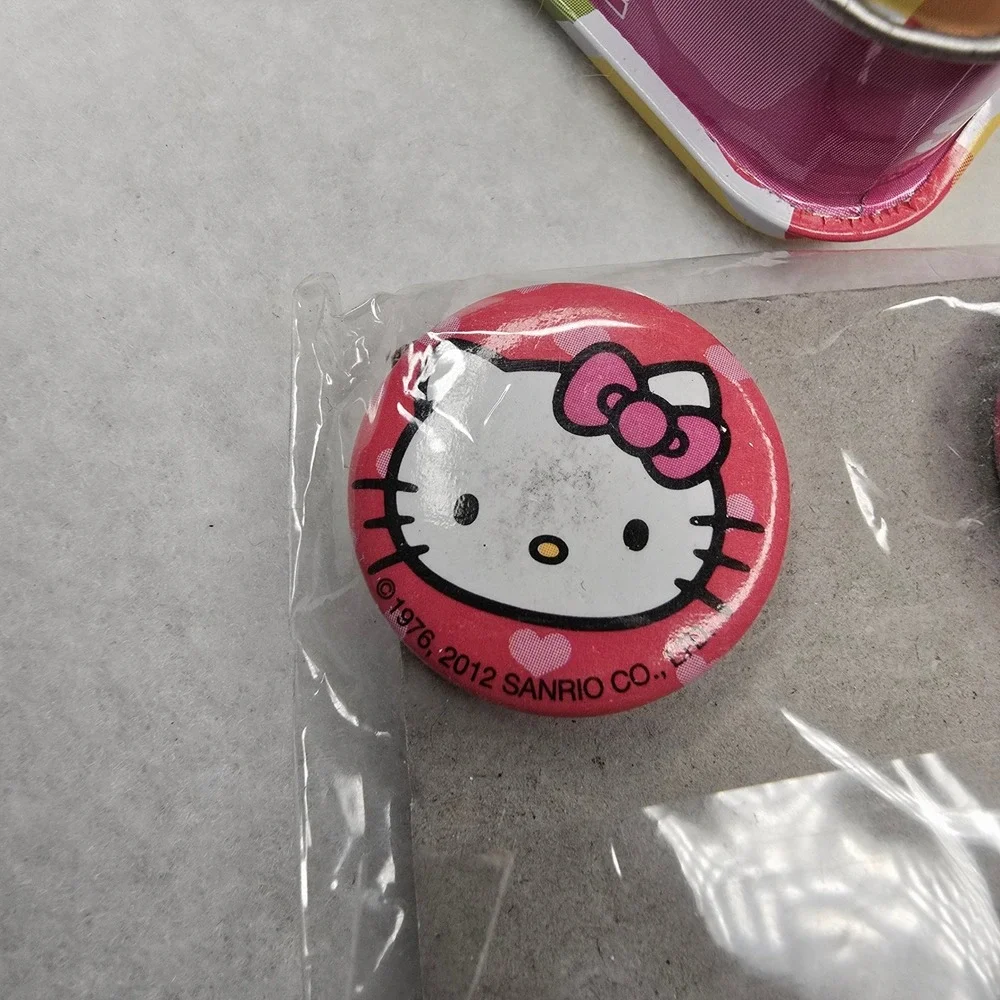 Hello Kitty Mini Purse Tin Box Bead Handle Button Magnets Sanrio 2010 2012
